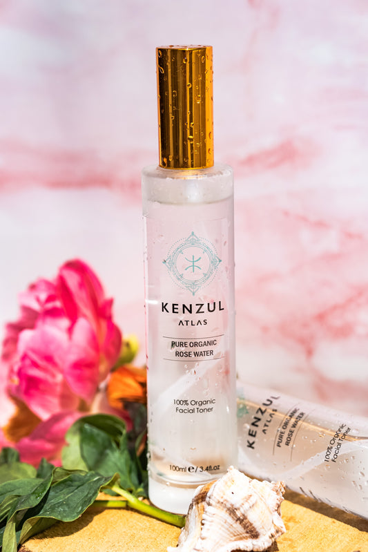 Het tijdloze elixer: onthulling van het magische gebruik van rozenwater